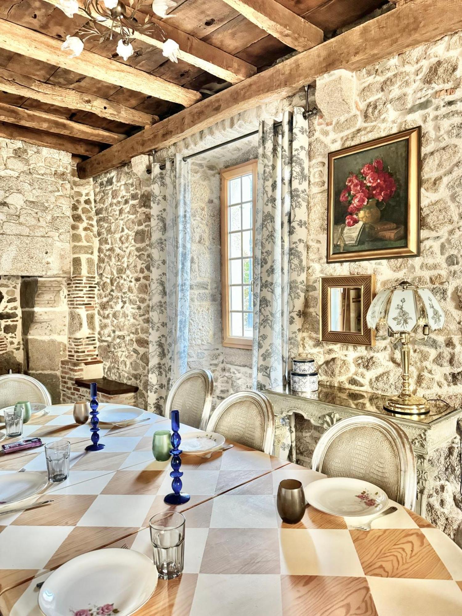 Manoir Medieval Art Deco - Logis Des 3 Artistes Sevremont Eksteriør billede
